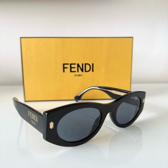 NWT!!! Fendi Sunglasses FE40125 01V Authentic Retail 380$ - Picture 1 of 8